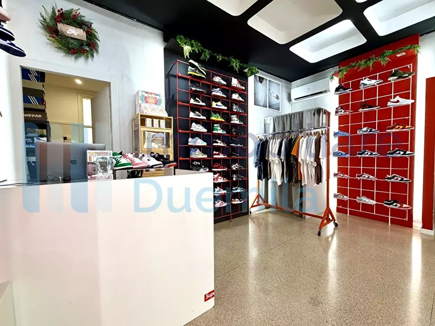 Immagine 10 di Attività commerciale in vendita  a Bologna