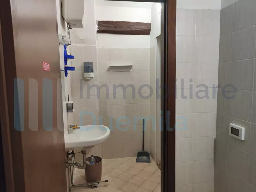 Immagine 11 di Locale commerciale in vendita  a Zola Predosa