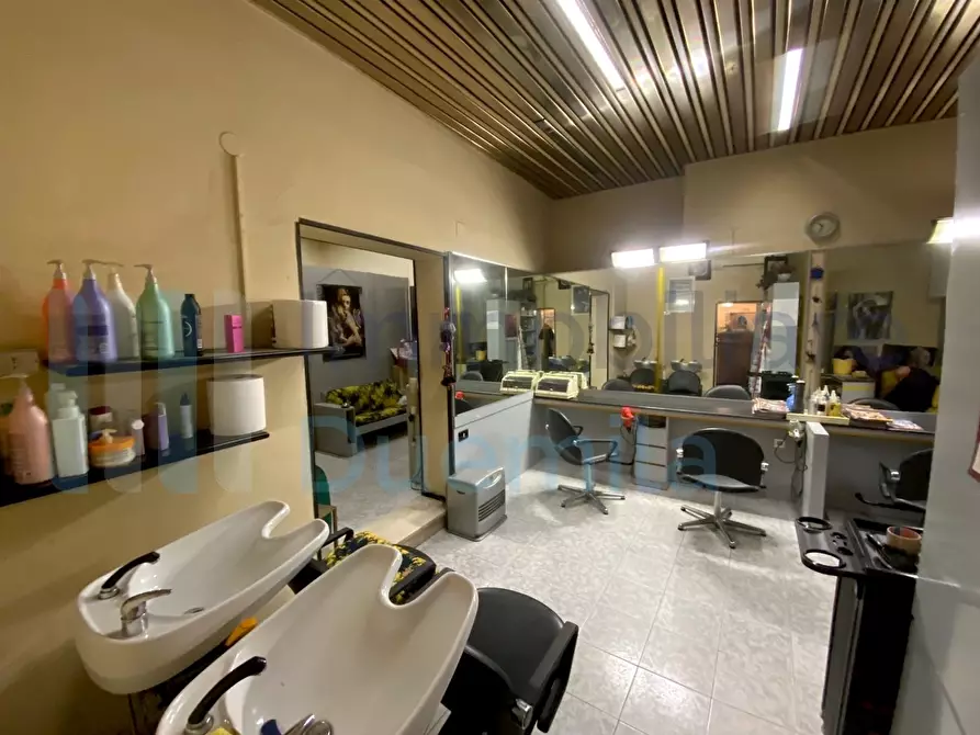 Immagine 9 di Attività artigianale in vendita  a Bologna