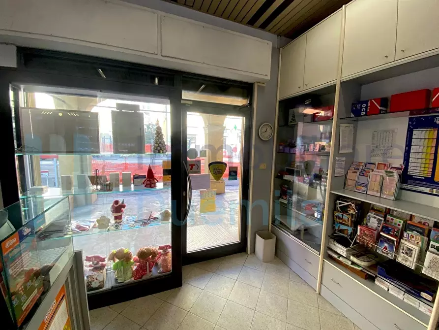 Immagine 5 di Tabaccheria in vendita  a Bologna