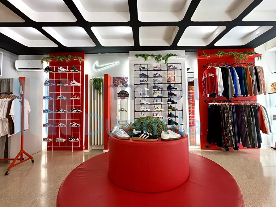 Immagine 8 di Attività commerciale in vendita  a Bologna