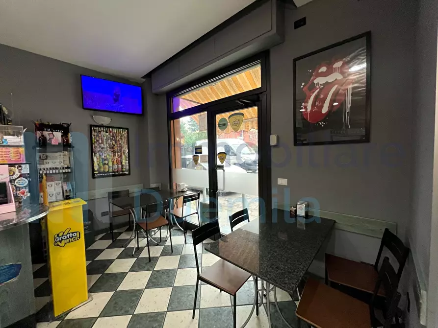 Immagine 8 di Tabaccheria in vendita  a Bologna