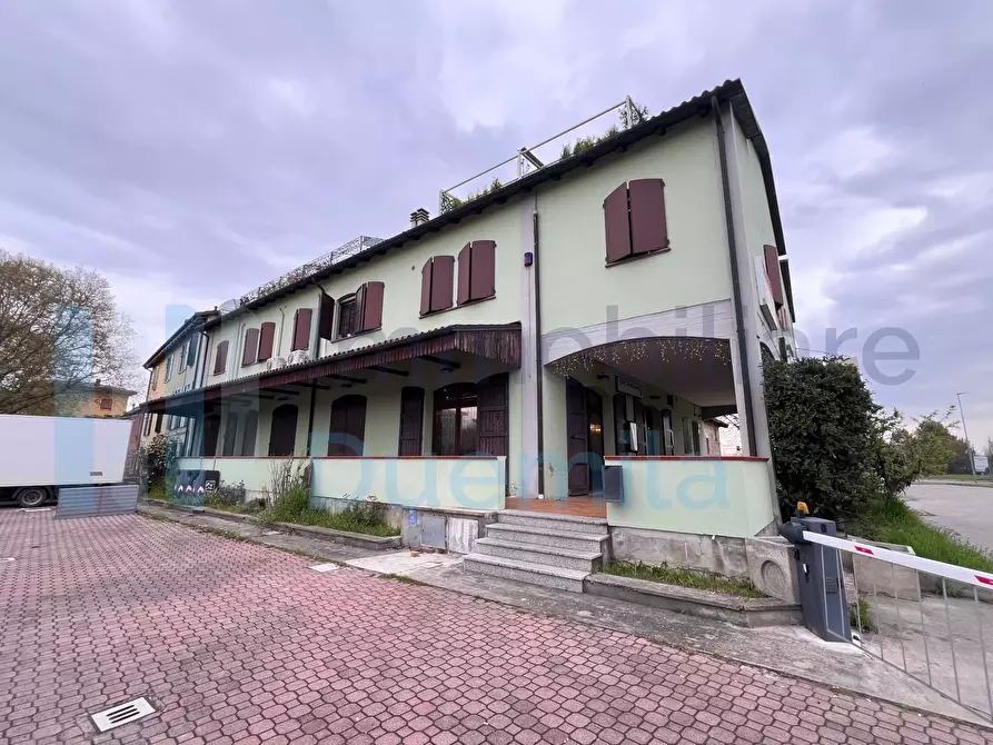 Immagine 49 di Bar / Ristorante in vendita  a Castello D'argile