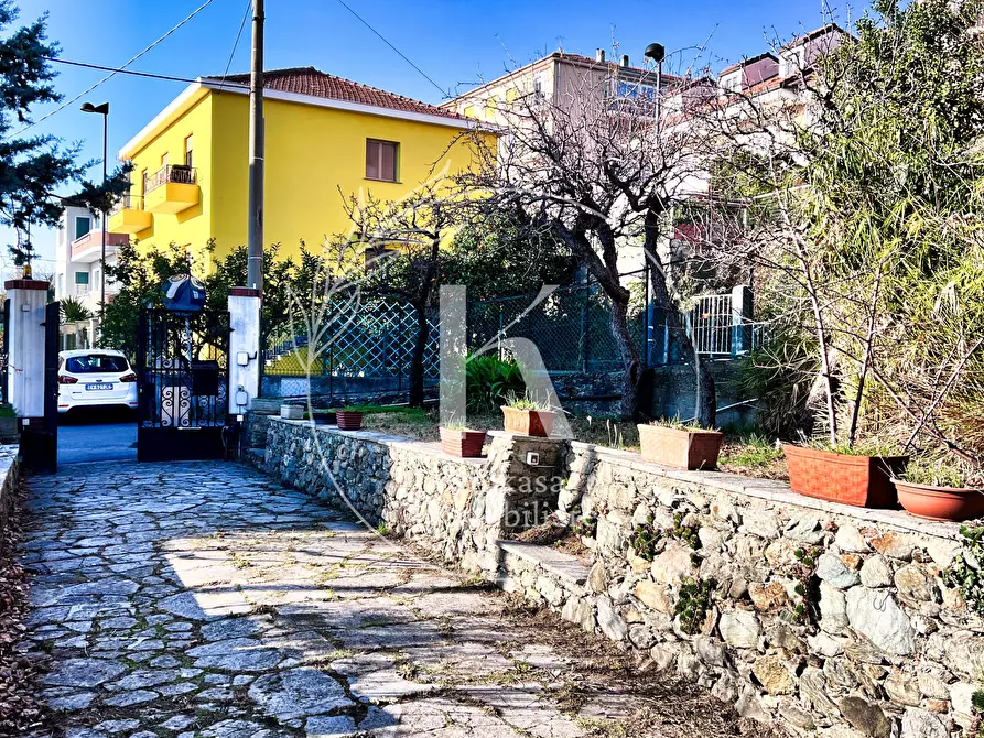 Immagine 24 di Villa in vendita  in Via Bellavista 12 a Savona
