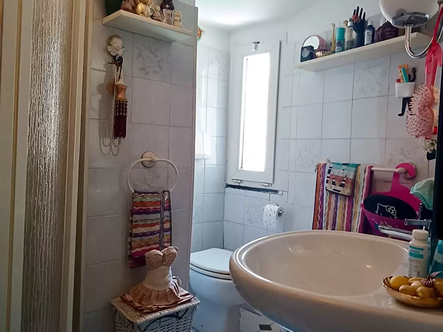 Immagine 25 di Quadrilocale in vendita  in Piazza dei Consoli a Savona