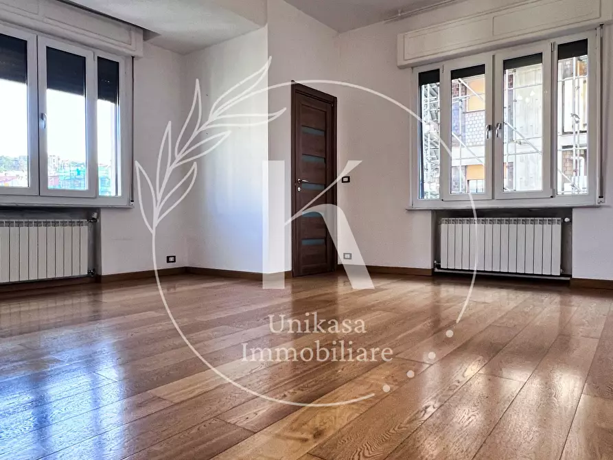 Immagine 26 di Pentalocale in vendita  in Piazza Aurelio Saffi a Savona