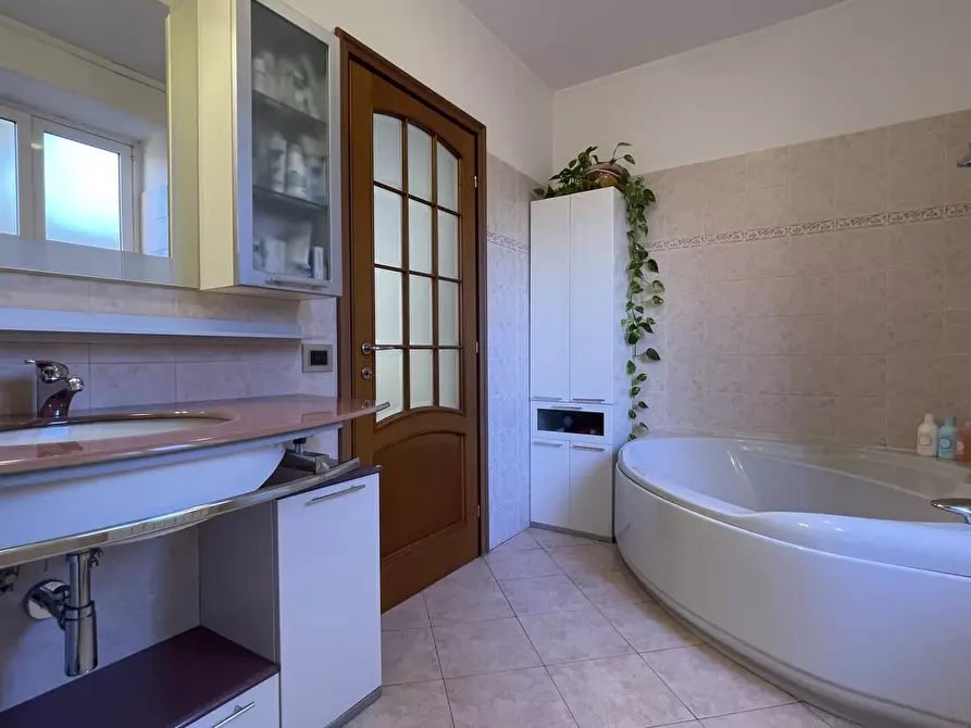 Immagine 15 di Quadrilocale in vendita  in Via Nicolò Cesare Garroni a Savona