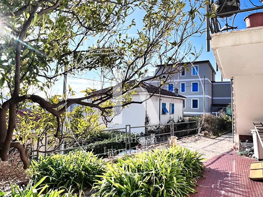 Immagine 20 di Villa in vendita  in Via Bellavista 12 a Savona