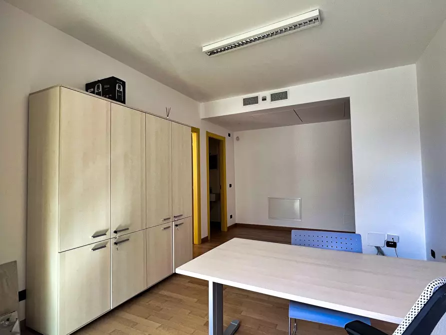 Immagine 9 di Ufficio in affitto  in Piazza Guido Rossa a Savona