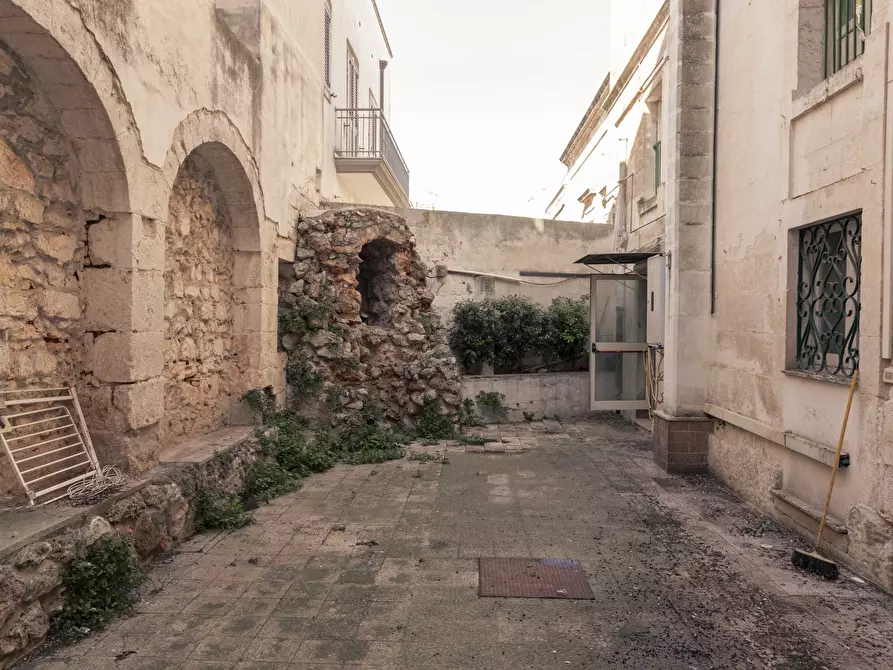 Immagine 52 di Palazzo in vendita  in Via Martiri di Kindu a Ostuni