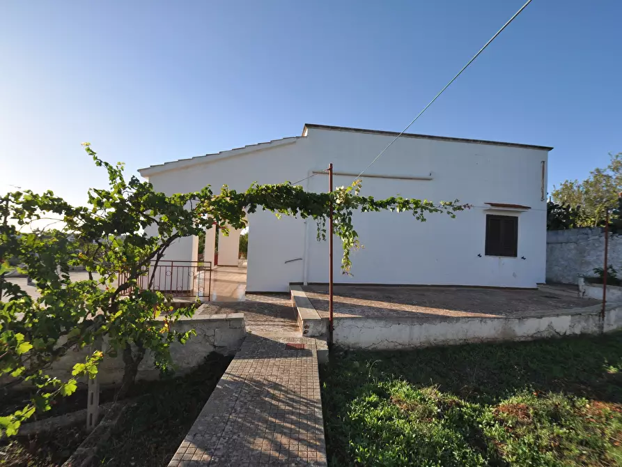 Immagine 9 di Villa in vendita  in SP28 33 a Ostuni