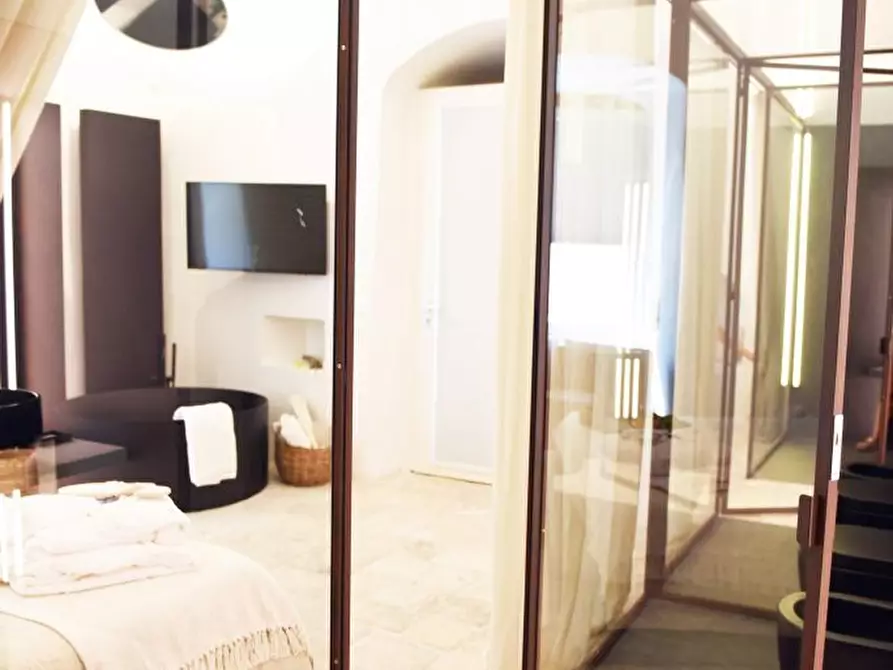 Immagine 15 di Palazzo in vendita  in Piazza 'Nzegna a Carovigno