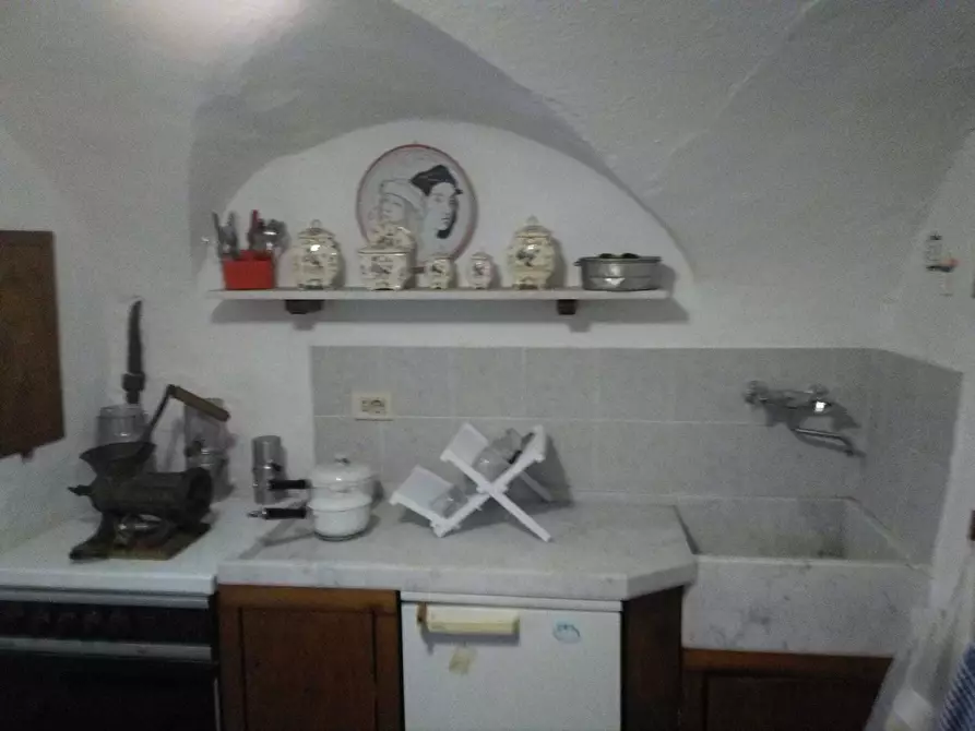 Immagine 7 di Quadrilocale in vendita  in Via al Castello 7 a Pareto