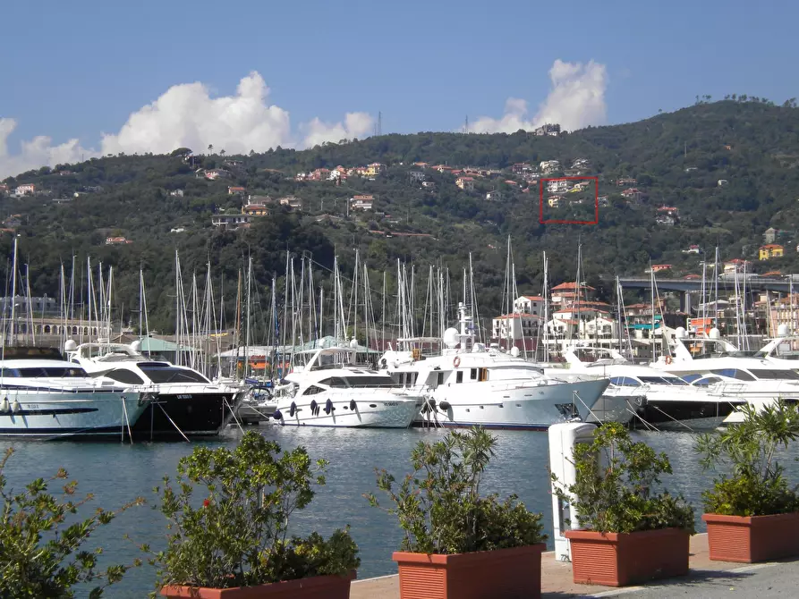 Immagine 2 di Villa in vendita  a Varazze