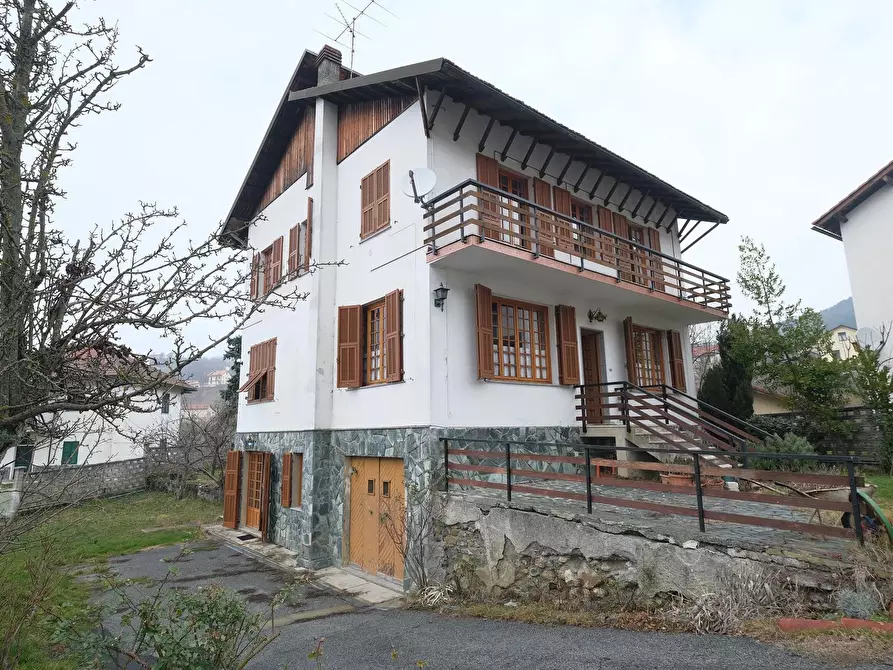 Immagine 1 di Casa trifamiliare in vendita  in via marconi 34 a Tiglieto