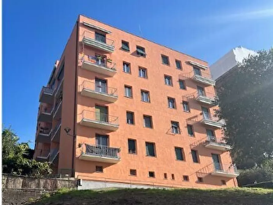 Immagine 1 di Pentalocale in vendita  in Via Lodovico Calda 3 a Genova