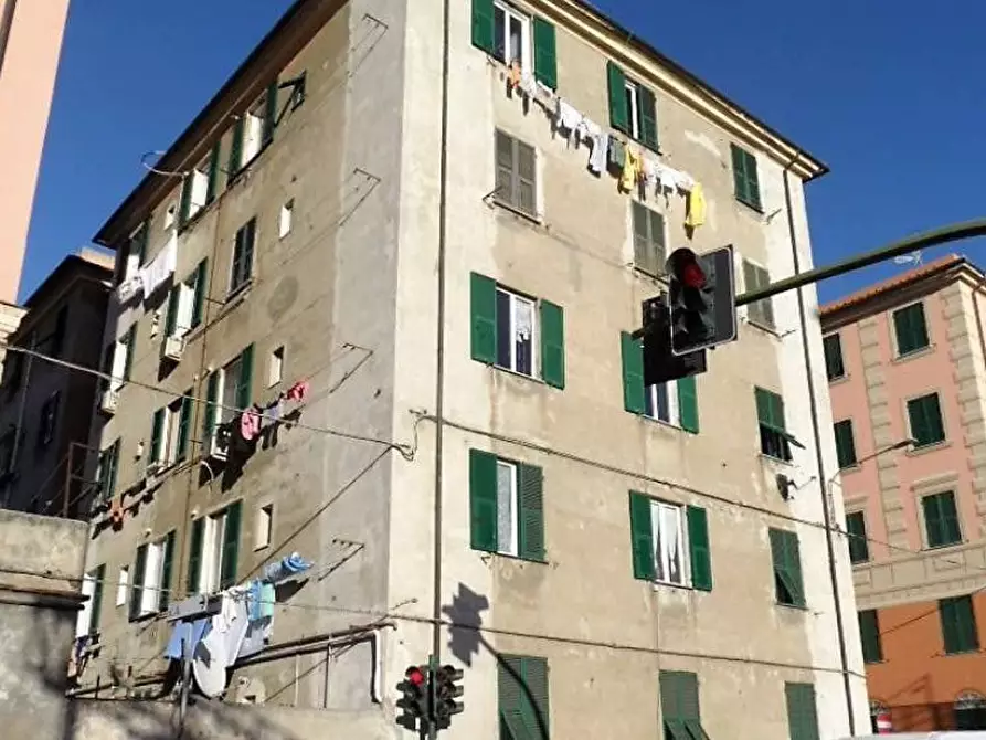 Immagine 1 di Pentalocale in vendita  in Via Caterina Rossi 19 a Genova