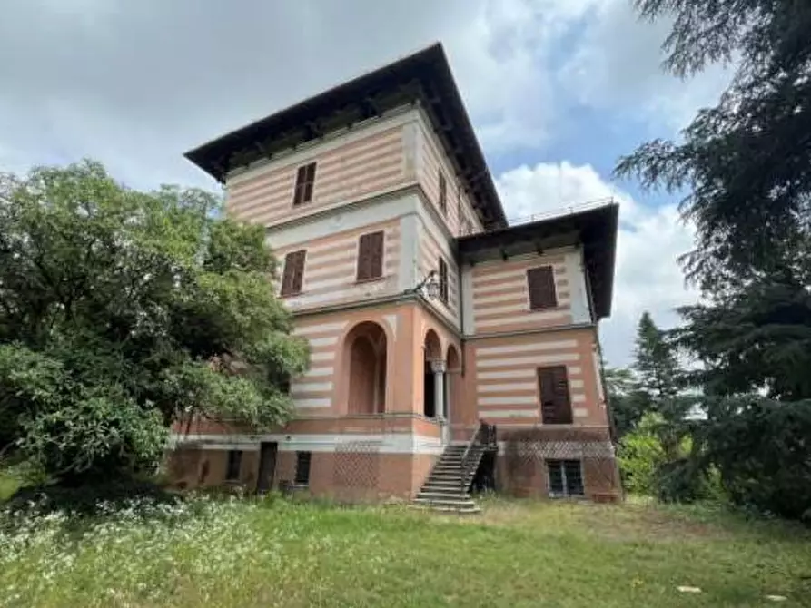 Immagine 1 di Casa trifamiliare in vendita  in Strada Villalvernia 3 a Novi Ligure