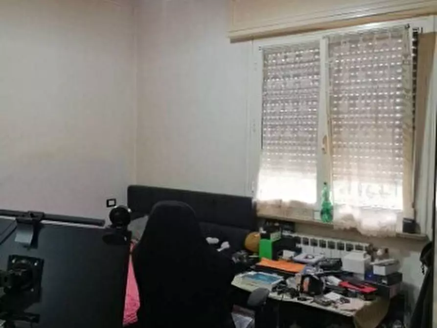 Immagine 5 di Pentalocale in vendita  in Via Tullio Molteni 7 a Genova