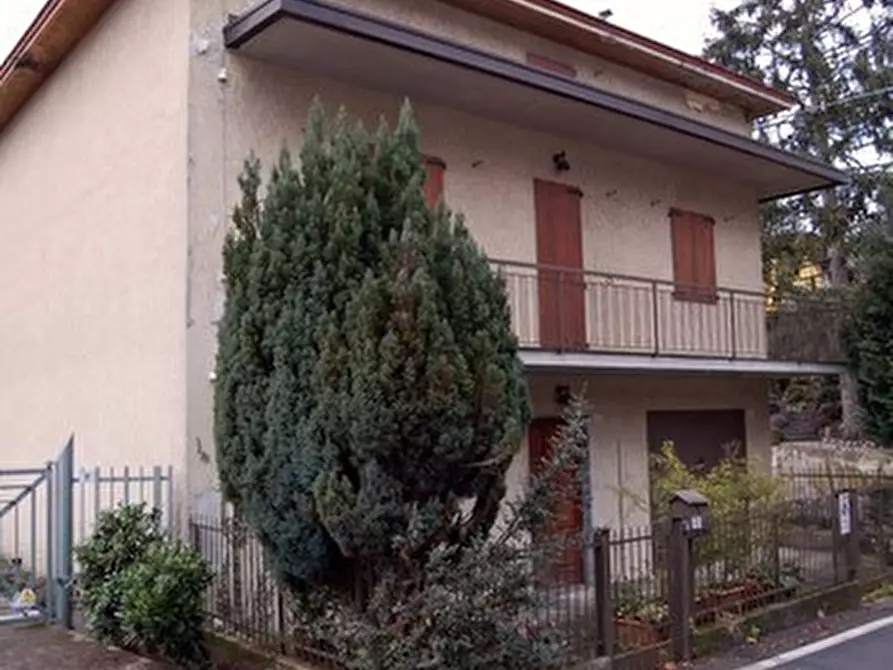 Immagine 1 di Villa in vendita  in Via Cadelora 13 a Vertova