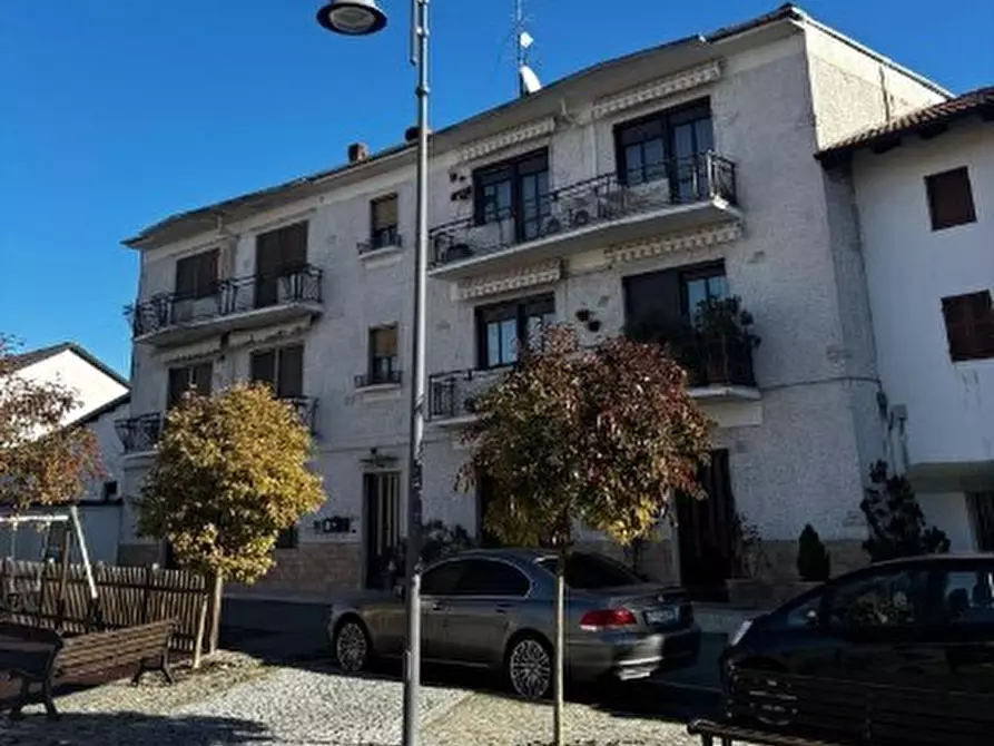 Immagine 1 di Trilocale in vendita  in Piazza Roma 10 a Albano Vercellese