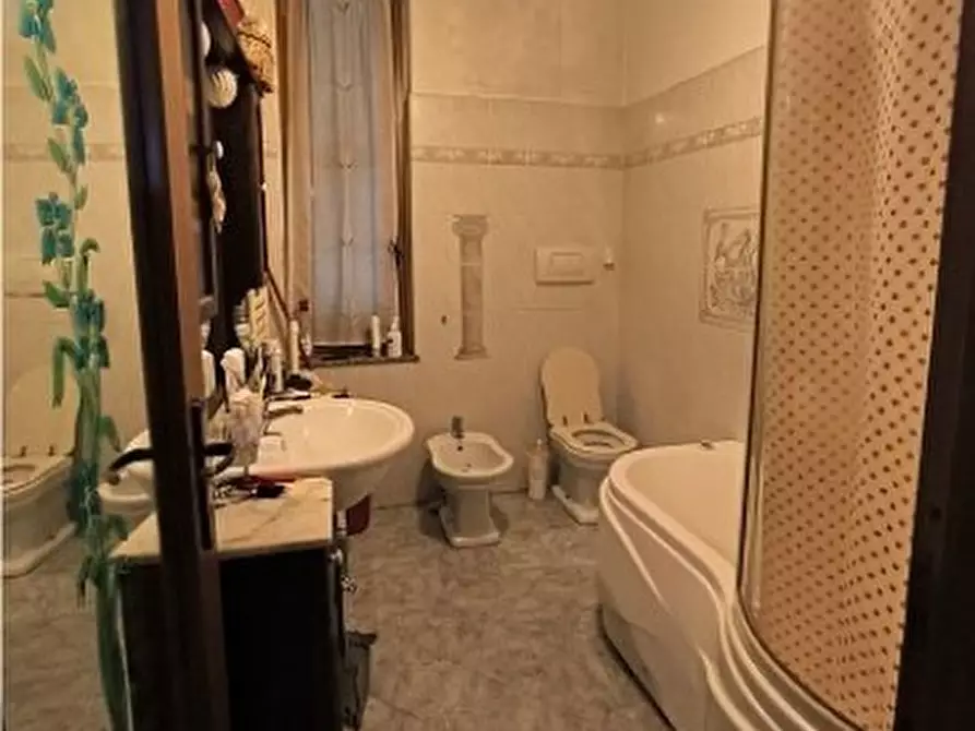 Immagine 8 di Pentalocale in vendita  in Via del Campasso 17 a Genova