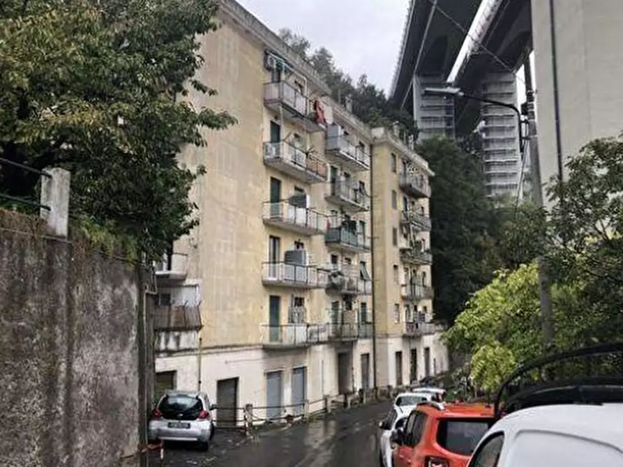 Immagine 1 di Trilocale in vendita  in Via delle Gavette 39/10 a Genova