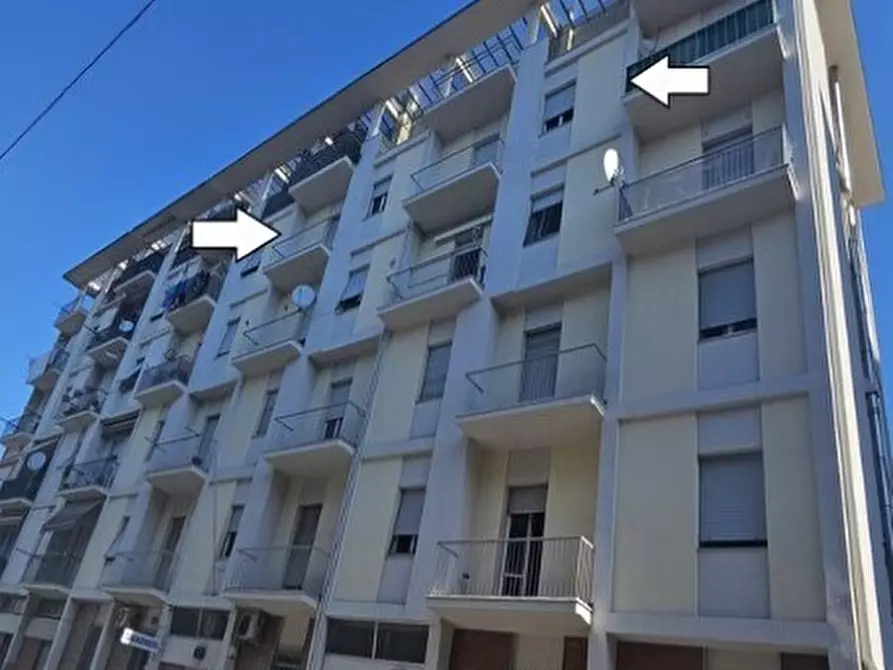 Immagine 1 di Pentalocale in vendita  in Via Ugo Foscolo 128/8 a La Spezia