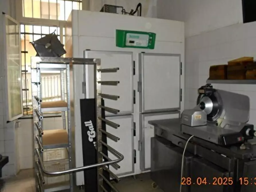 Immagine 7 di Locale commerciale in vendita  in Via Borgoratti 26 R a Genova