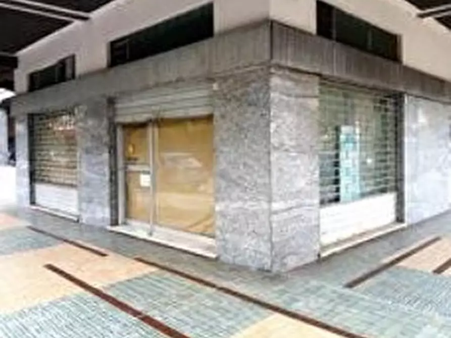 Immagine 1 di Locale commerciale in vendita  in Via delle Trincee 28 a Savona