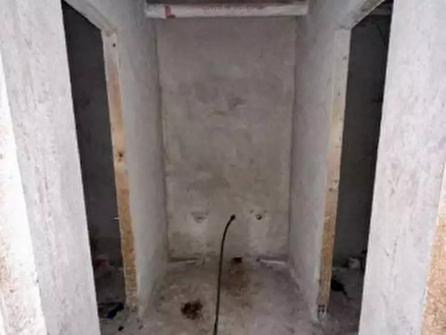 Immagine 5 di Locale commerciale in vendita  in Corso Galileo Ferraris 21 a Trino Vercellese