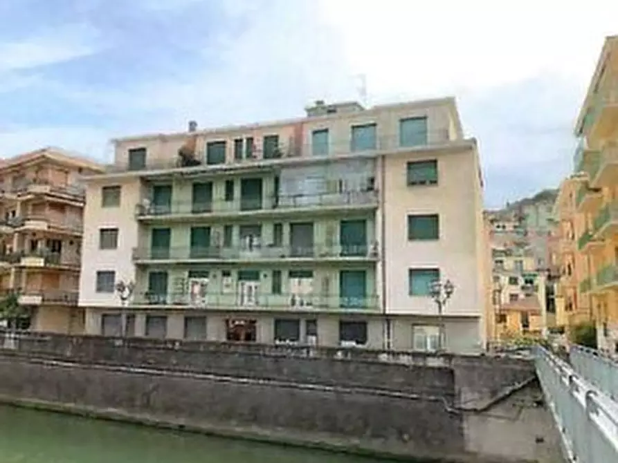 Immagine 1 di Trilocale in vendita  in Via Giovanni Amendola 11 a Rapallo