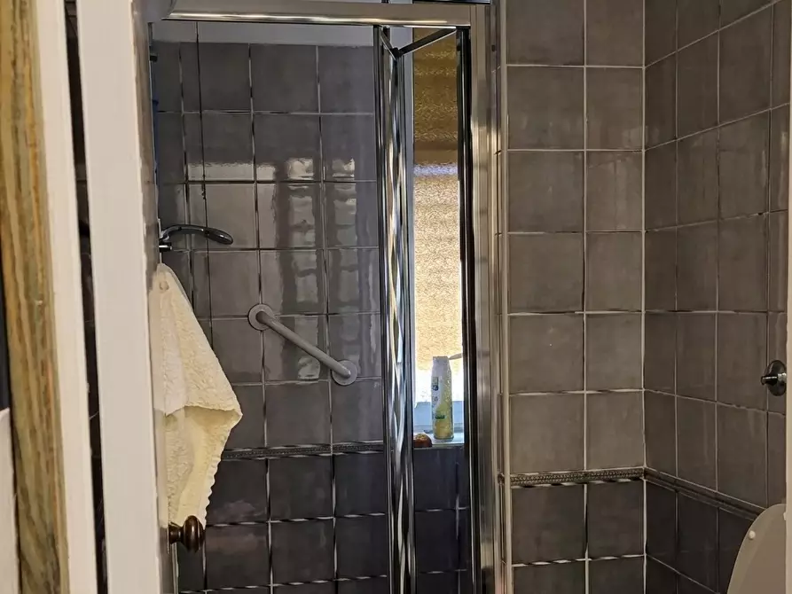 Immagine 8 di Pentalocale in vendita  in Viale Carlo Canepa 10 a Genova