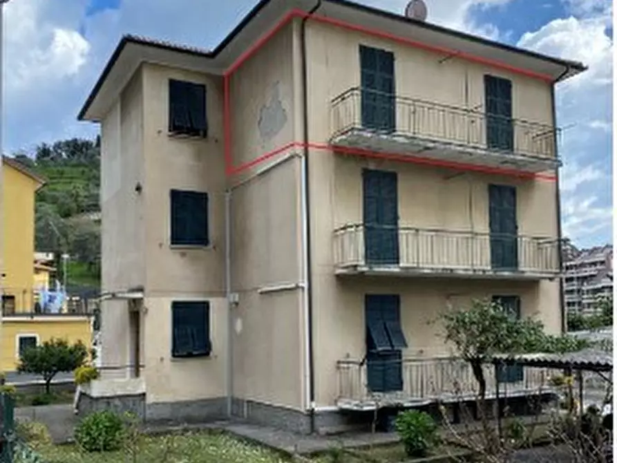 Immagine 1 di Pentalocale in vendita  in Via Petronio 138 a Sestri Levante
