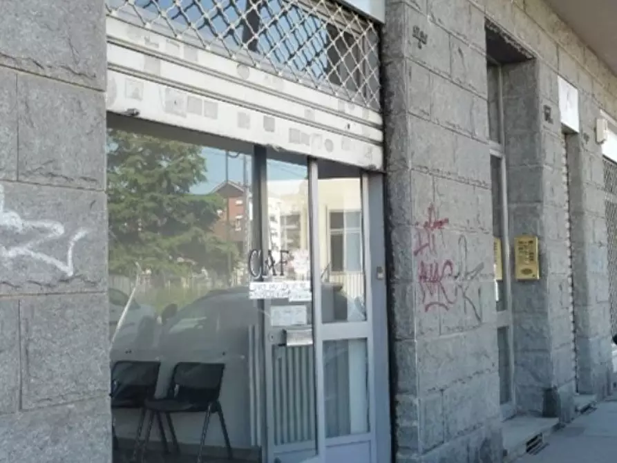 Immagine 1 di Locale commerciale in vendita  in Via Lanzo 67bis a Torino