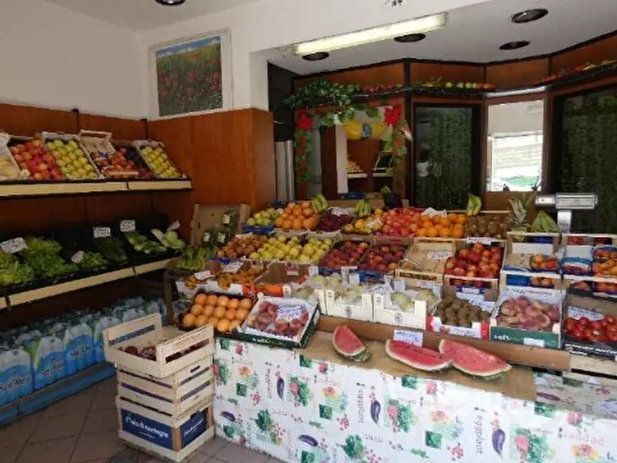 Immagine 3 di Locale commerciale in vendita  in Viale Carlo Canepa 36R a Genova