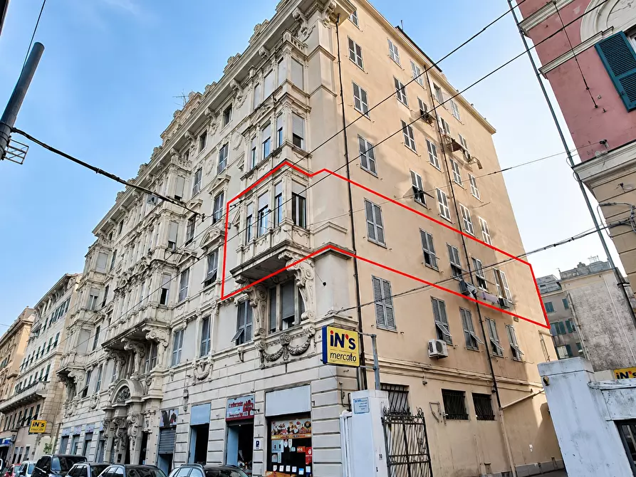 Immagine 1 di Pentalocale in vendita  in Via Giacomo Buranello 14/15 a Genova