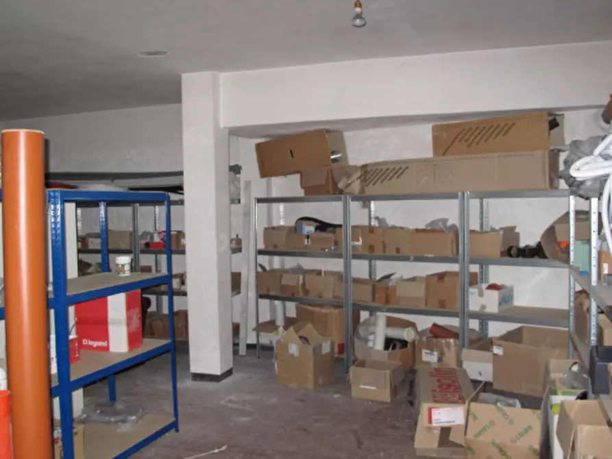 Immagine 5 di Magazzino in vendita  in Via Fratelli Canepa 48B a Serra Riccò