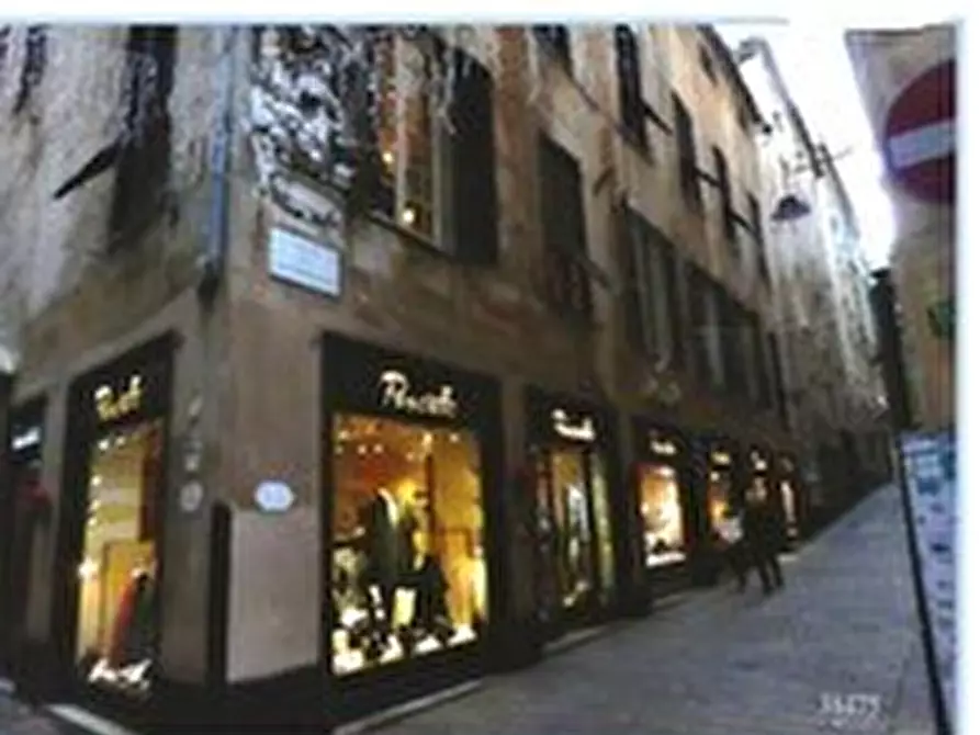 Immagine 3 di Palazzo in vendita  in Piazza Campetto 9 a Genova