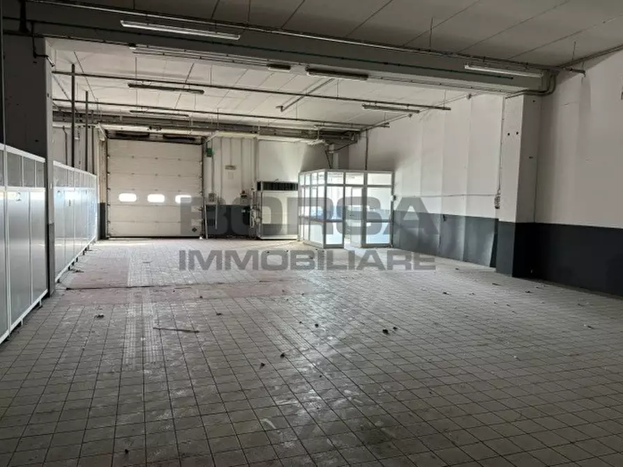 Immagine 8 di Showroom in affitto  in Via dei Ramai 2 a Livorno