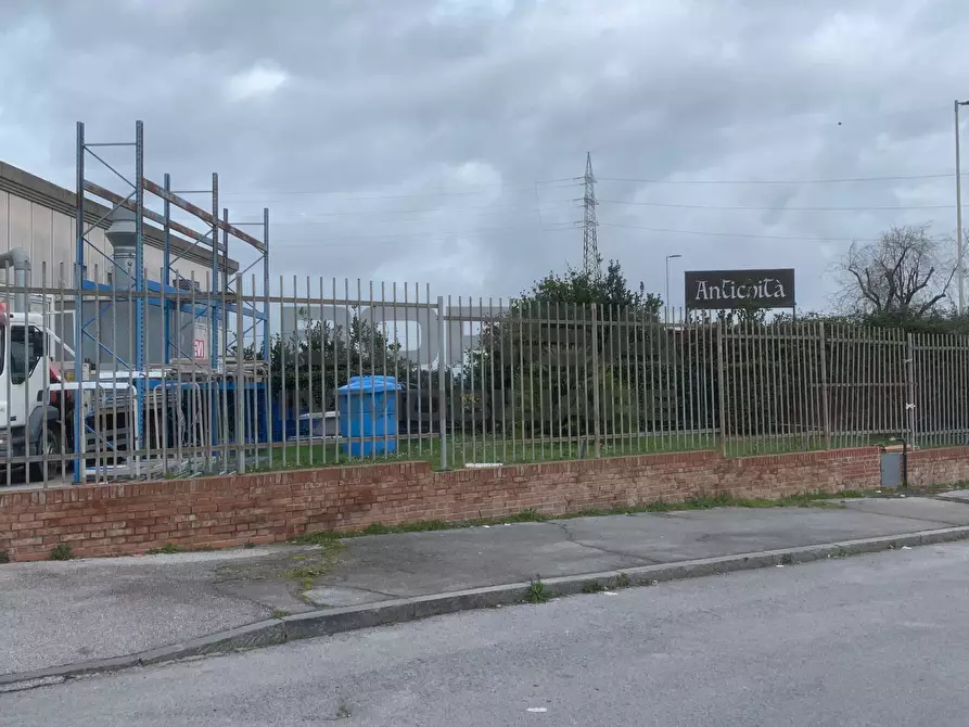Immagine 10 di Capannone industriale in vendita  in Via Dell'artigianato 300 a Livorno