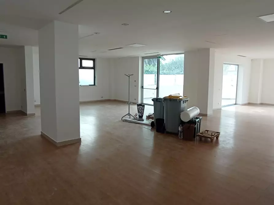 Immagine 5 di Locale commerciale in affitto  a Ragusa