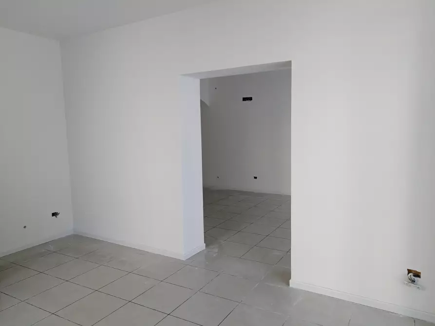 Immagine 3 di Locale commerciale in affitto  a Ragusa