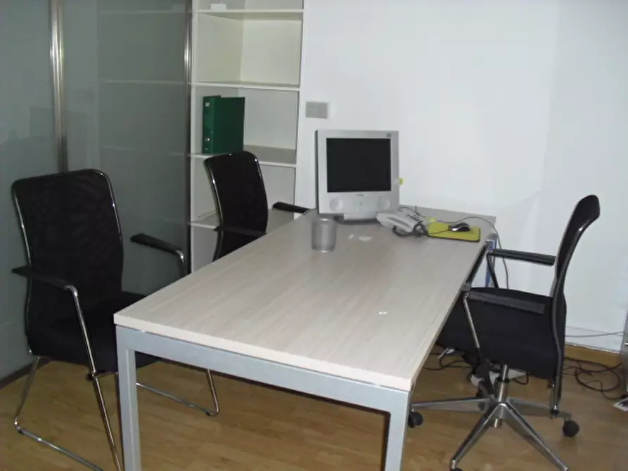 Immagine 4 di Ufficio in affitto  a Ragusa