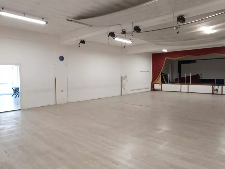 Immagine 5 di Showroom in vendita  a Ragusa