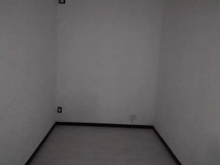 Immagine 5 di Locale commerciale in affitto  a Ragusa