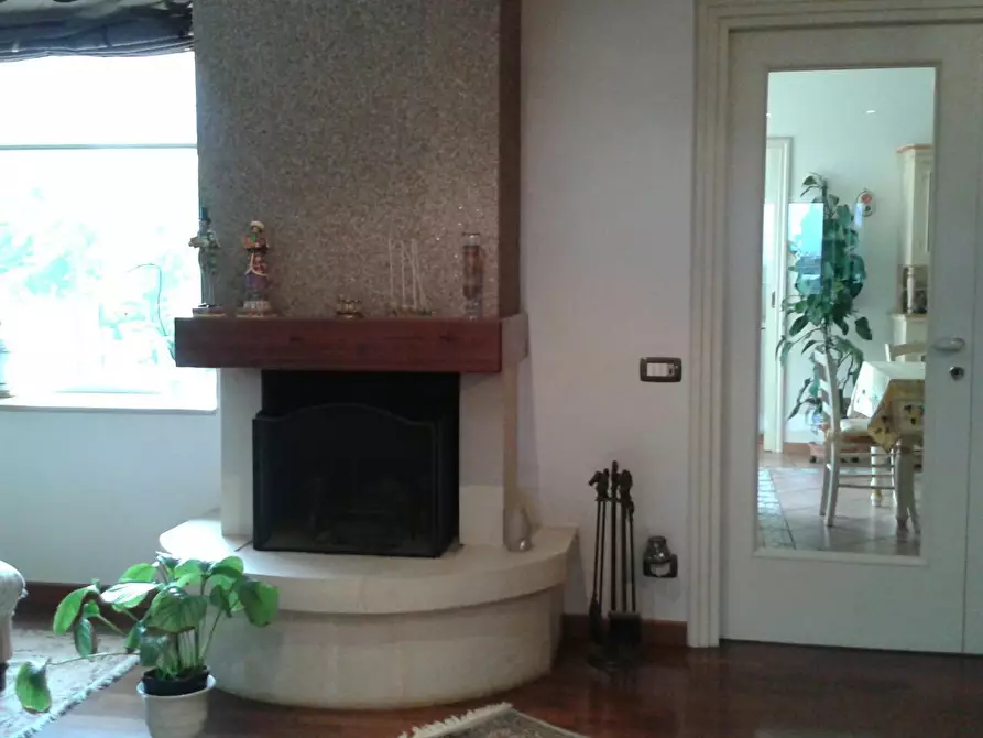 Immagine 2 di Casa indipendente in vendita  a Ragusa