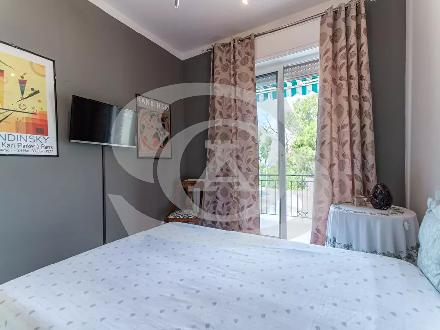 Immagine 19 di Bilocale in vendita  in Viale dei pepi 1 a Ospedaletti