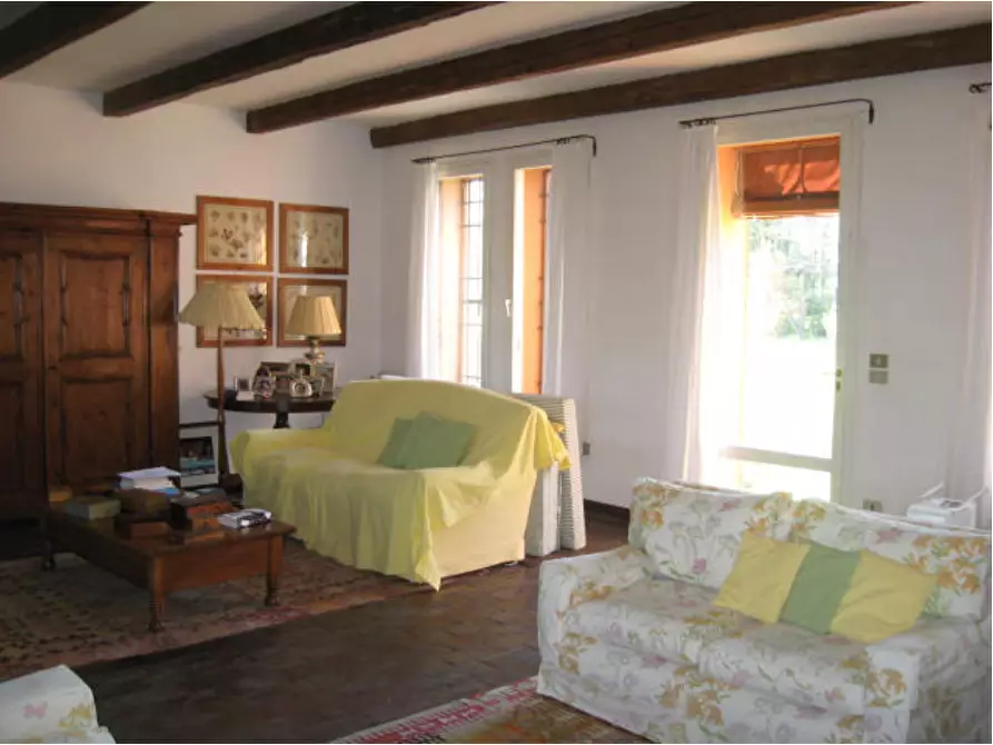 Immagine 2 di Villa in vendita  a Forli'