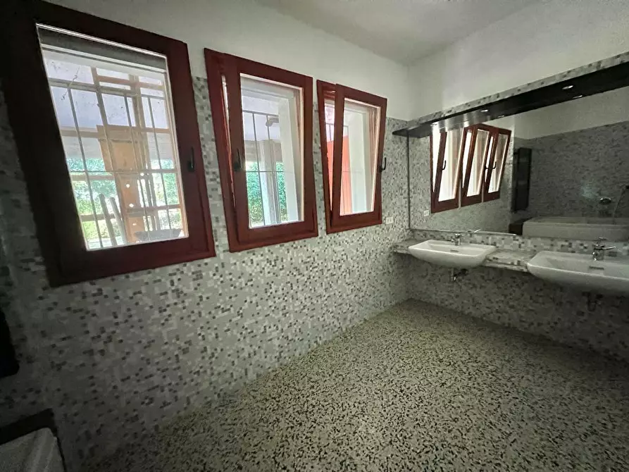 Immagine 20 di Villa in vendita  a Cesena